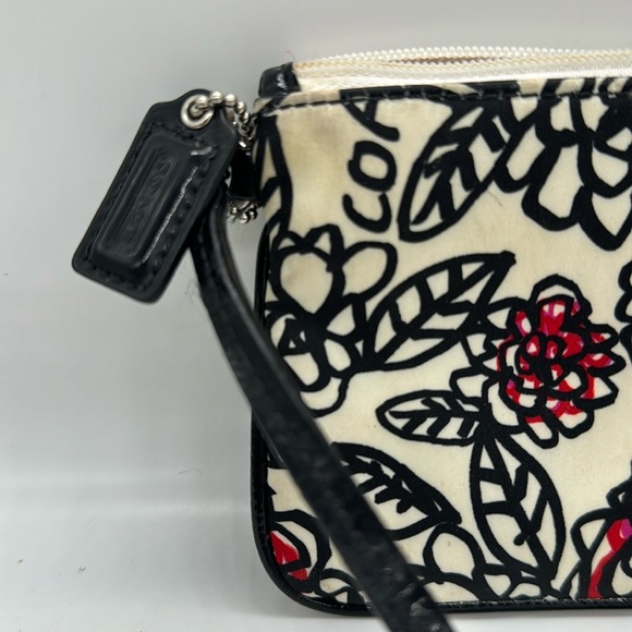 Coach Wristlet Poppy Red Black Cream 4" x 6" Zippered Top Magenta Interior - Picture 2 of 11